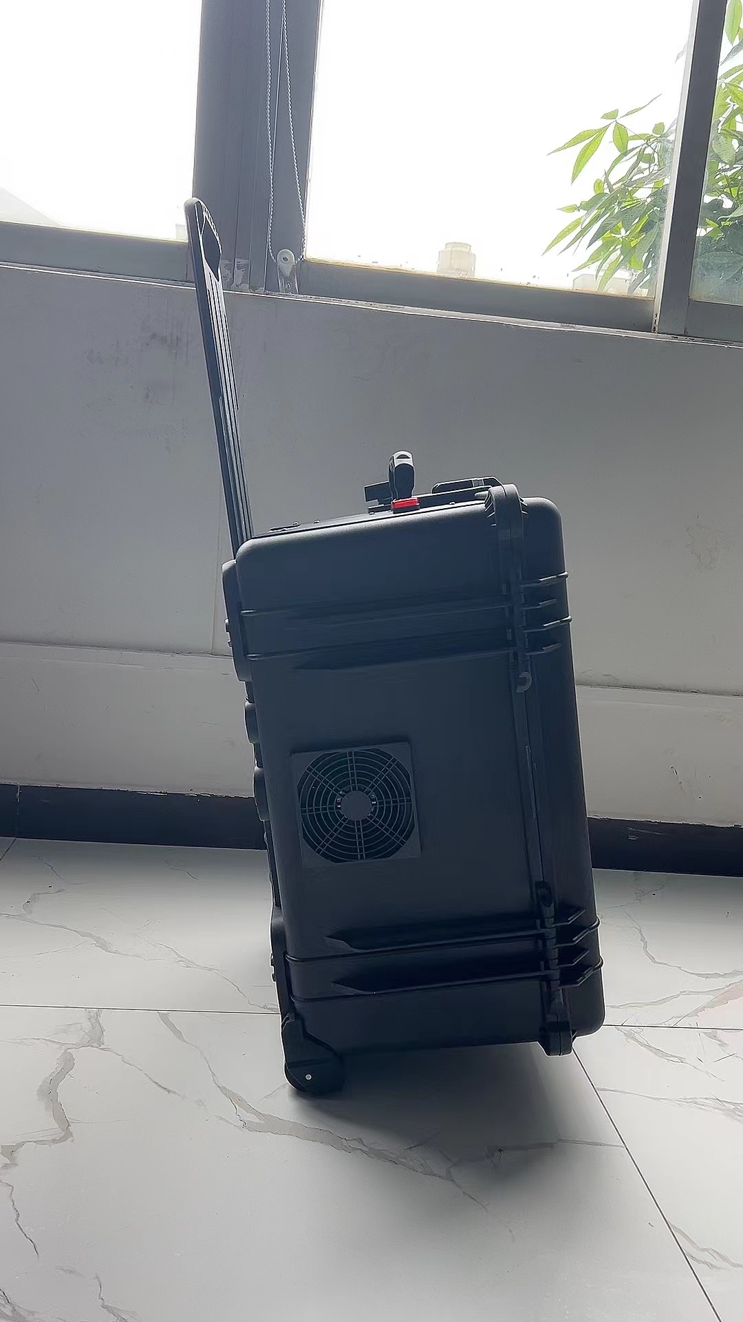 山阳手拉箱型移动通信干扰器